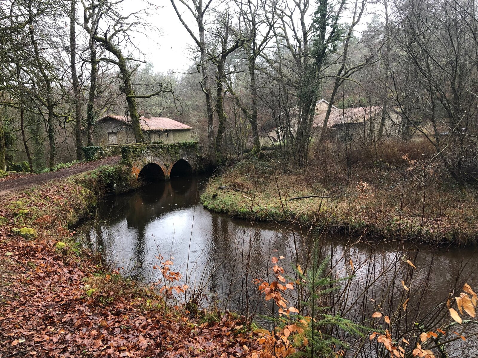La Couze près d’un pont à deux arches